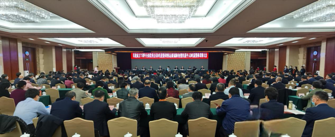 昌利公司龍其準(zhǔn)董事長獲民建中央表彰,授予“全國優(yōu)秀會(huì)員”榮譽(yù)稱號(hào) 昌利公司龍其準(zhǔn)董事長獲民建中央表彰,授予“全國優(yōu)秀會(huì)員”榮譽(yù)稱號(hào)