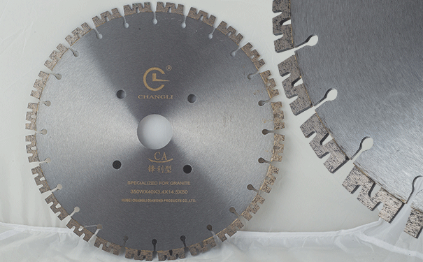 花崗巖切割鋸片切割在倒角的時(shí)候注意事項(xiàng)